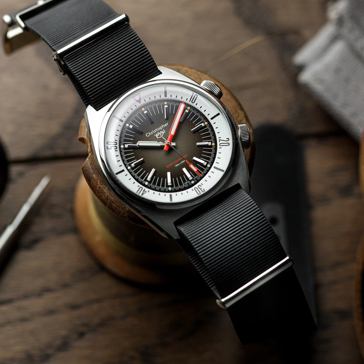 1973 British Military Watch Strap: 328 MARINE - Blaze Orange 11 1973 British Military Watch Strap: 328 MARINE - Blaze Orange - Image 9