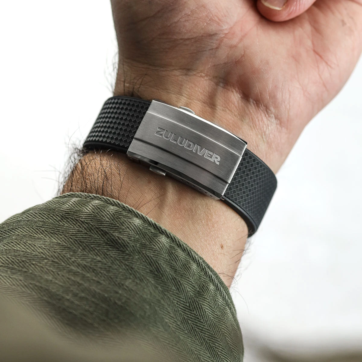 Tsunami MK2 Rubber Deployant Watch Strap - Abyss Black 5 Tsunami MK2 Rubber Deployant Watch Strap - Abyss Black - Image 3
